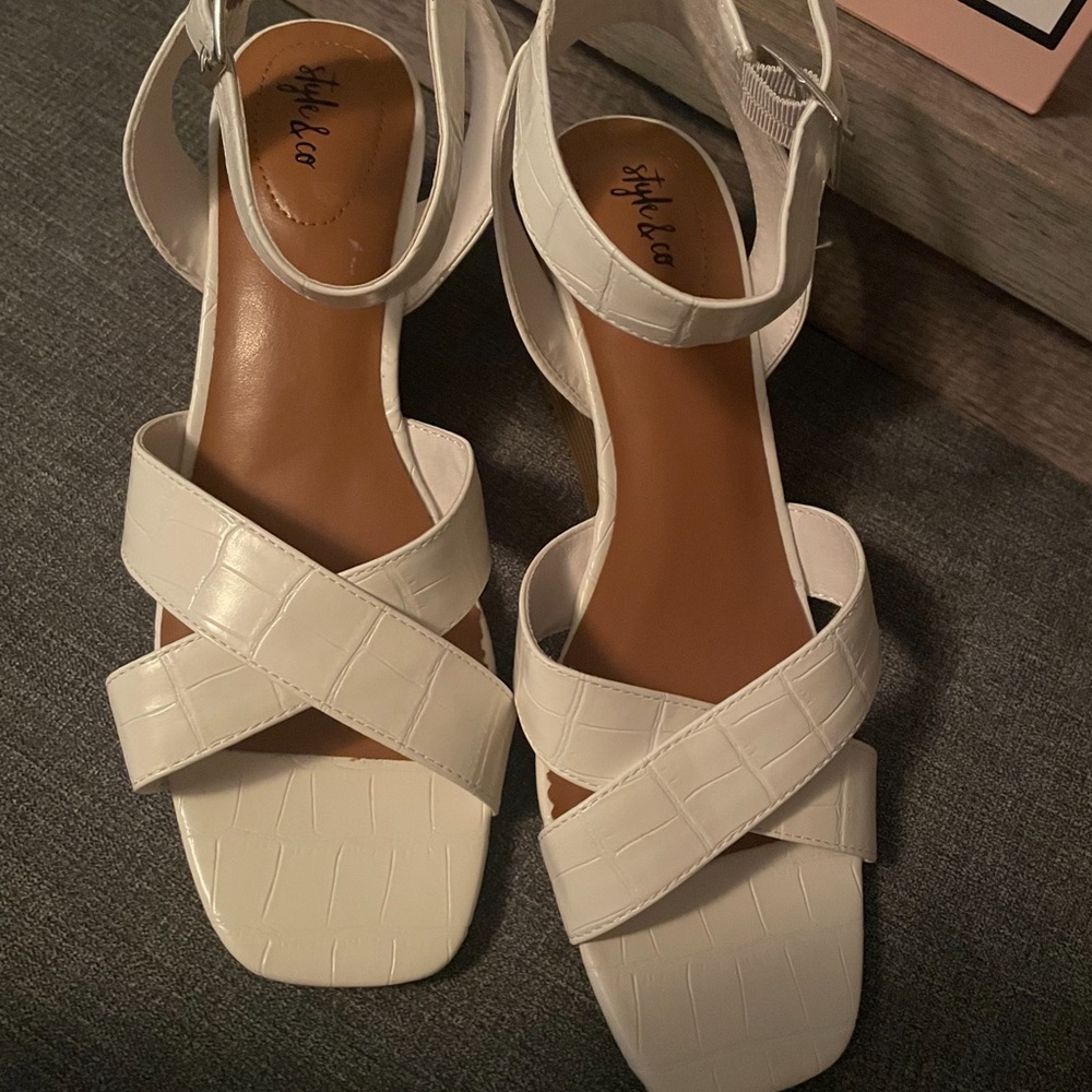 Style and co small wedge
